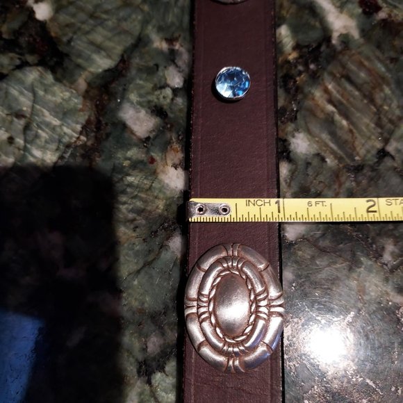 New and unworn Beautiful leather dog collar with blue crystal and silver conchos - Picture 5 of 5